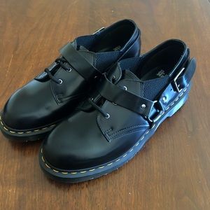 Dr. Martens Fulmar 3 Eye Lace-ups